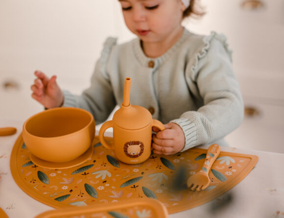 Зошто е важно од каков материјал е приборот за јадење на вашето дете?